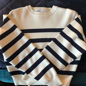 NWOT Zara Cream and Navy Striped Sweater - L